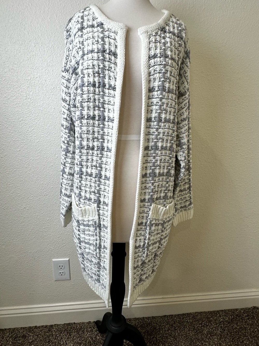 Dance & Marvel Ivory and Gray Open-Front Textured Knit Cardigan